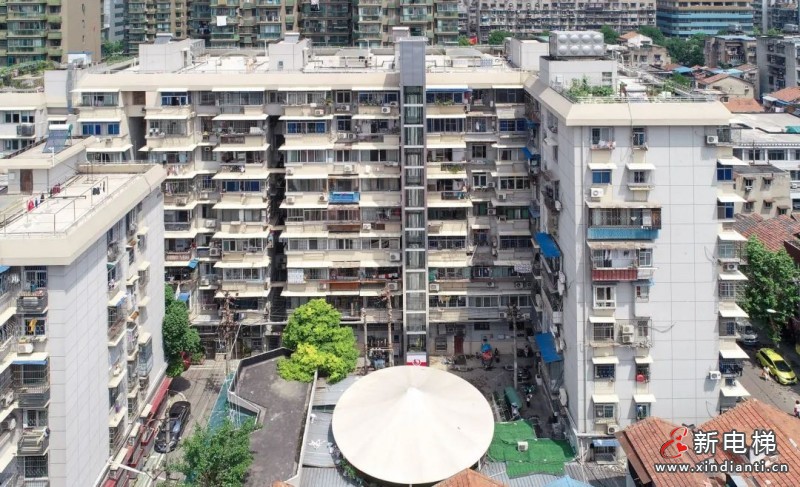 老舊小區(qū)地面公共空間有限，巧用天臺(tái)一部電梯4個(gè)單元共享
